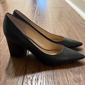 Marc Fisher black leather pumps 2.5” heel